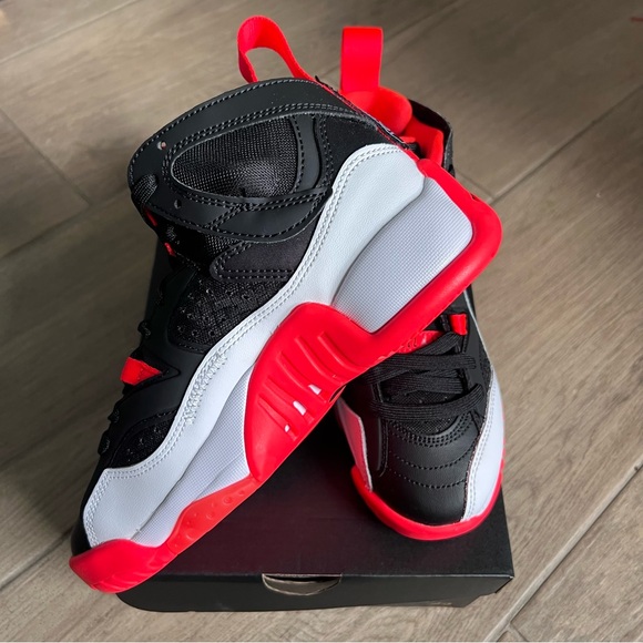 Jordan Two Trey - Picture 3 of 7